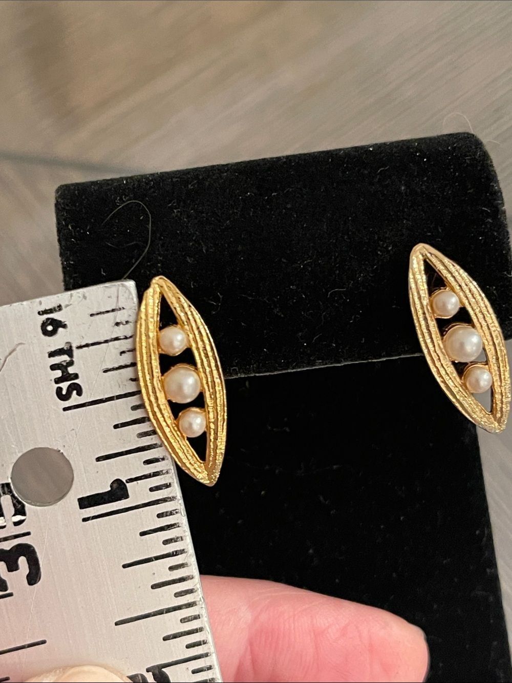 Vintage “Peas in a Pod" Costume Earrings Gold-tone & Faux Pearls Post Earrings - Picture 10 of 14
